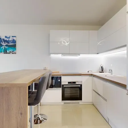Apartments Trnava - Residence Titusa Zemana * Трнава